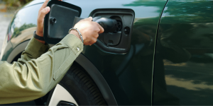 Elektrikli Araç Şarj İstasyonu Nedir? Ev Tipi ve Taşınabilir Şarj Cihazları Arasındaki Farklar